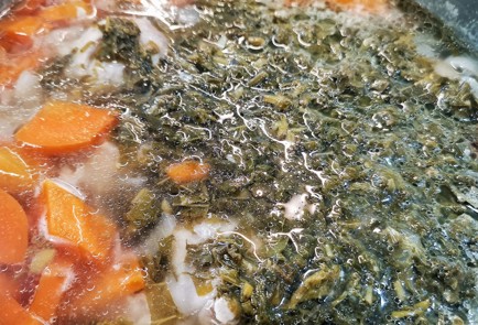 Фото шага рецепта Щи из плеча индейки с крапивой и щавелем 151374 шаг 10  