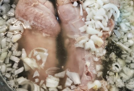 Фото шага рецепта Щи из плеча индейки с крапивой и щавелем 151374 шаг 6  