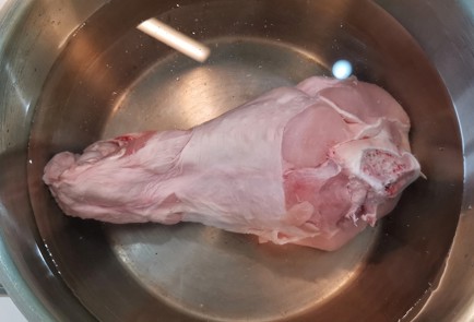 Фото шага рецепта Щи из плеча индейки с щавелем и крапивой 152760 шаг 4  