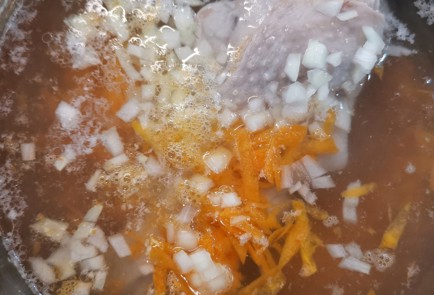 Фото шага рецепта Щи из плеча индейки с щавелем и крапивой 152760 шаг 6  