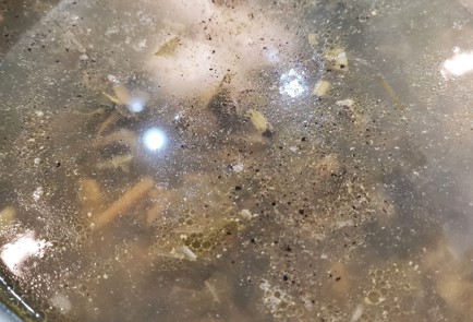 Фото шага рецепта Щи из плеча индейки с щавелем и крапивой 152760 шаг 9  