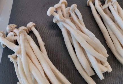 Фото шага рецепта Шимеджи 189830 шаг 1  