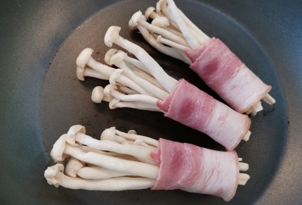 Фото шага рецепта Шимеджи 189830 шаг 3  