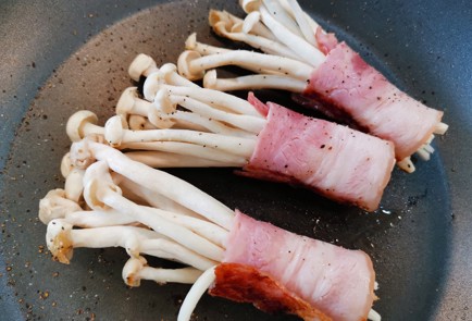 Фото шага рецепта Шимеджи 189830 шаг 6  