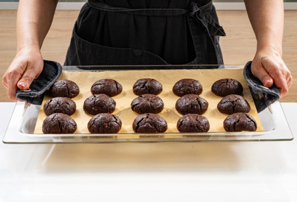 Фото шага рецепта Шоколадное печенье 190671 шаг 9  