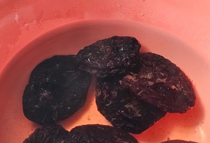 Фото шага рецепта Шоколадные кексы с черносливом 186711 шаг 3