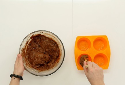 Фото шага рецепта Шоколадные маффины 126543 шаг 9  