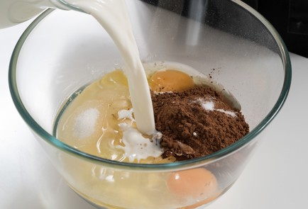 Фото шага рецепта Шоколадные оладушки с вишней 138732 шаг 1  