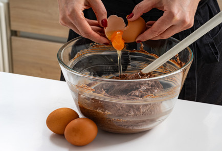 Фото шага рецепта Шоколадный баскский чизкейк 189163 шаг 4  