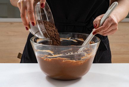 Фото шага рецепта Шоколадный баскский чизкейк 189163 шаг 5  