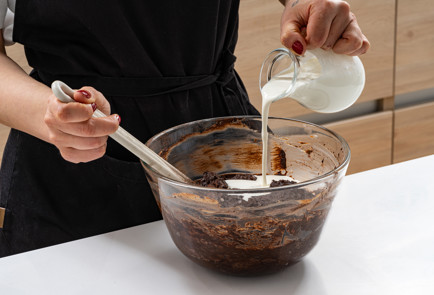 Фото шага рецепта Шоколадный баскский чизкейк 189163 шаг 6  