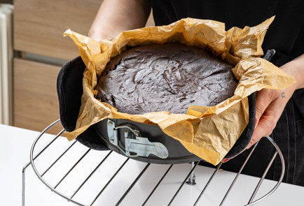 Фото шага рецепта Шоколадный баскский чизкейк 189163 шаг 8  