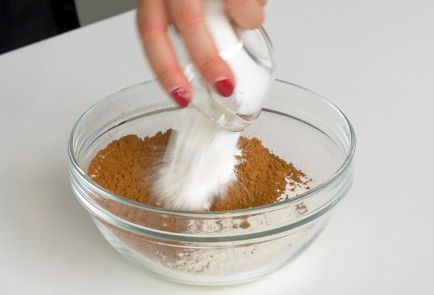 Фото шага рецепта Шоколадный бисквит 151313 шаг 2