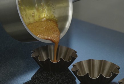 Фото шага рецепта Шоколадный бонет 152154 шаг 2  