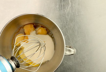 Фото шага рецепта Шоколадный фондан со сливочным мороженым 53707 шаг 6