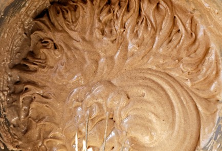 Фото шага рецепта Шоколадный кекс с черникой 190022 шаг 6  