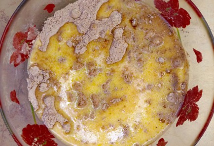 Фото шага рецепта Шоколадный кекс с фундуком 188079 шаг 12  