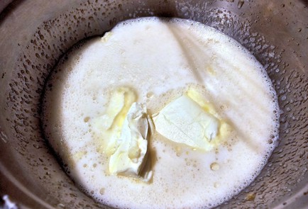 Фото шага рецепта Шоколадный кекс с кедровыми орехами 174817 шаг 2  