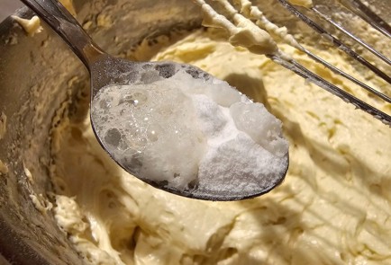 Фото шага рецепта Шоколадный кекс с кедровыми орехами 174817 шаг 3  