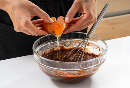 Фото шага рецепта Шоколадный кекс в микроволновке 190031 шаг 6  