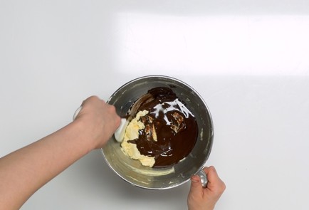 Фото шага рецепта Шоколадный кекс 140757 шаг 4