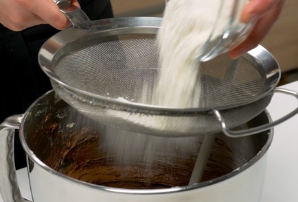 Фото шага рецепта Шоколадный кекс 140757 шаг 5