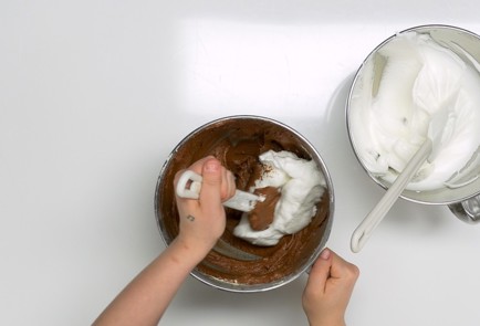 Фото шага рецепта Шоколадный кекс 140757 шаг 7