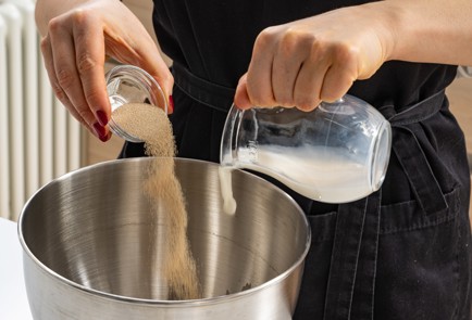 Фото шага рецепта Шоколадный кулич 176174 шаг 2  