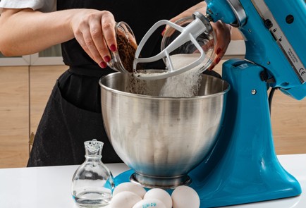 Фото шага рецепта Шоколадный кулич 176174 шаг 4  