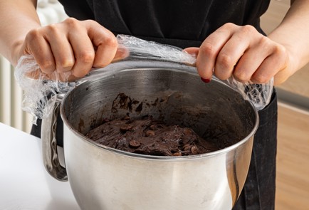 Фото шага рецепта Шоколадный кулич 176174 шаг 7  