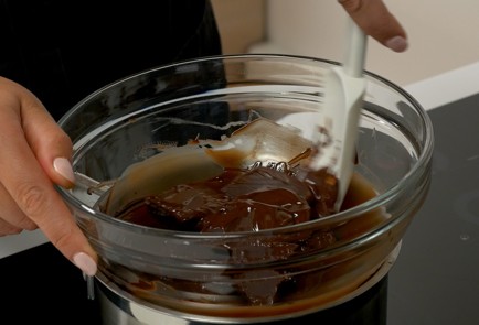 Фото шага рецепта Шоколадный мусс 151179 шаг 1  