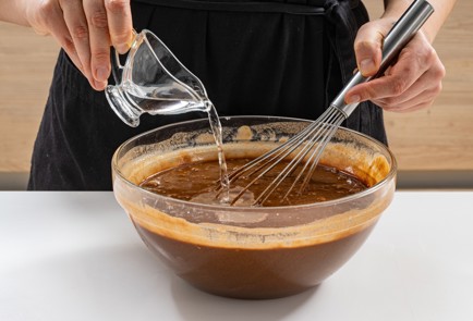 Фото шага рецепта Шоколадный пирог без яиц 175431 шаг 6