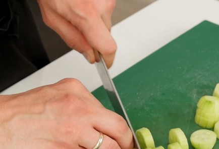 Фото шага рецепта Шопский салат 93059 шаг 5  