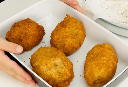 Фото шага рецепта Шотландские яйца с пюре из зеленого горошка с мятой 94008 шаг 4  