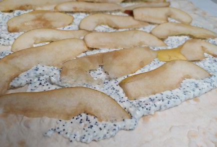 Фото шага рецепта Штрудель из лаваша с грушей 190710 шаг 7  