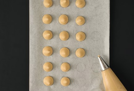 Фото шага рецепта Шу с кремом 57791 шаг 8  