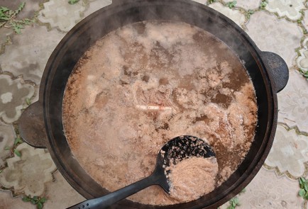 Фото шага рецепта Шурпа на костре 189300 шаг 4  