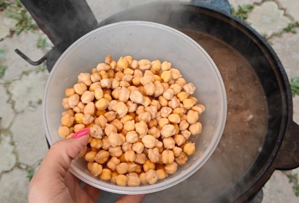 Фото шага рецепта Шурпа на костре 189300 шаг 5  