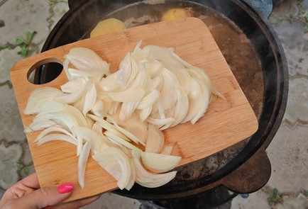 Фото шага рецепта Шурпа на костре 189300 шаг 8  