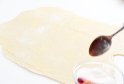 Фото шага рецепта Шведские булочки с корицей 80444 шаг 3  