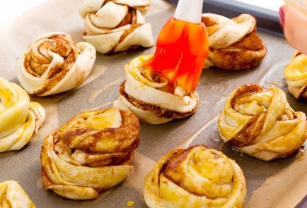 Фото шага рецепта Шведские булочки с корицей 80444 шаг 5  