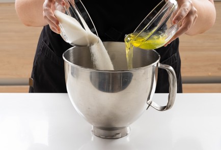 Фото шага рецепта Швейцарская меренга 140117 шаг 1  