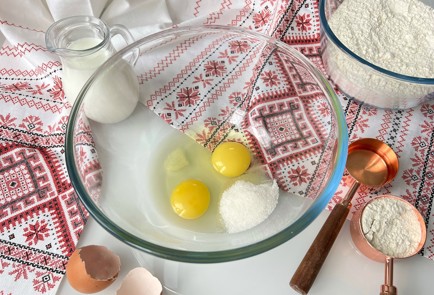 Фото шага рецепта Сибирское кружево идеальные дрожжевые блины с яблочнобрусничным соусом 188642 шаг 4