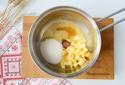 Фото шага рецепта Сибирское кружево идеальные дрожжевые блины с яблочнобрусничным соусом 188642 шаг 9