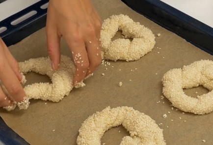 Фото шага рецепта Турецкая булочка симит 137633 шаг 8  