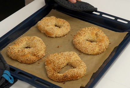 Фото шага рецепта Турецкая булочка симит 137633 шаг 9  