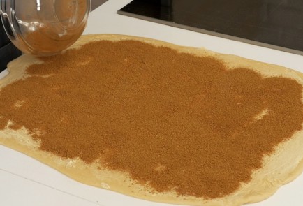 Фото шага рецепта Булочка с корицей 136985 шаг 5  