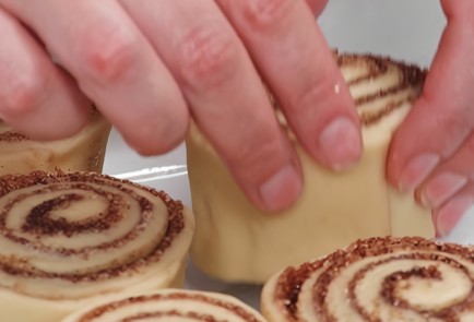 Фото шага рецепта Булочки с корицей 173639 шаг 12  