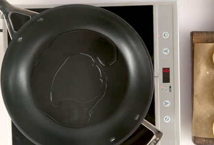 Фото шага рецепта Сырники из творога 18506 шаг 3  