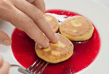 Фото шага рецепта Сырники с кукурузной мукой и вареньем 31209 шаг 7  